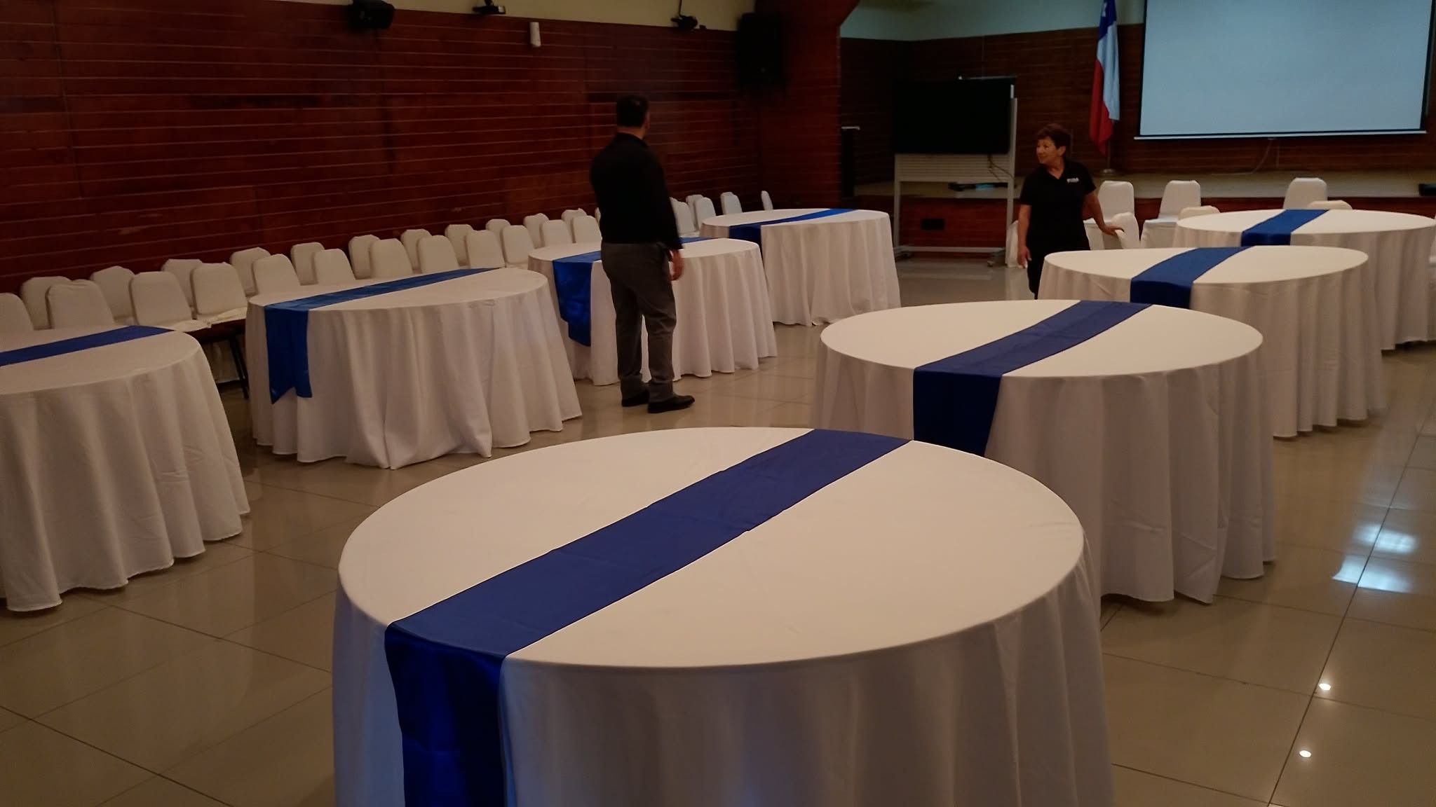 Arriendo Mesa Redonda 10 personas